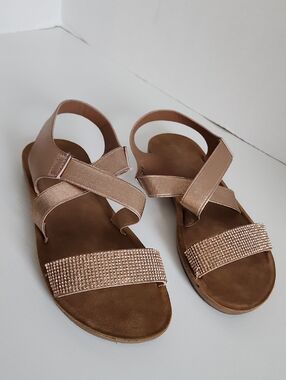 Big Girls Rhinestone Strap Open-Toe Sandals in Rose Gold Size 4